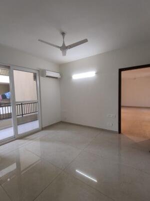 4 BHK flat for Rent image 4