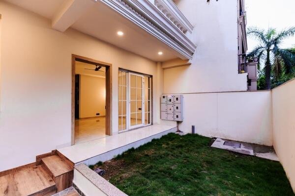 6 BHK Independent House for rent