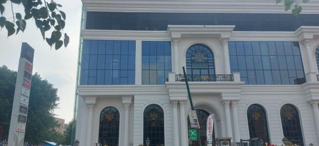 Omaxe chandni chowk Shop in sale image 3