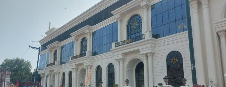 Omaxe chandni chowk Shop in sale image 5