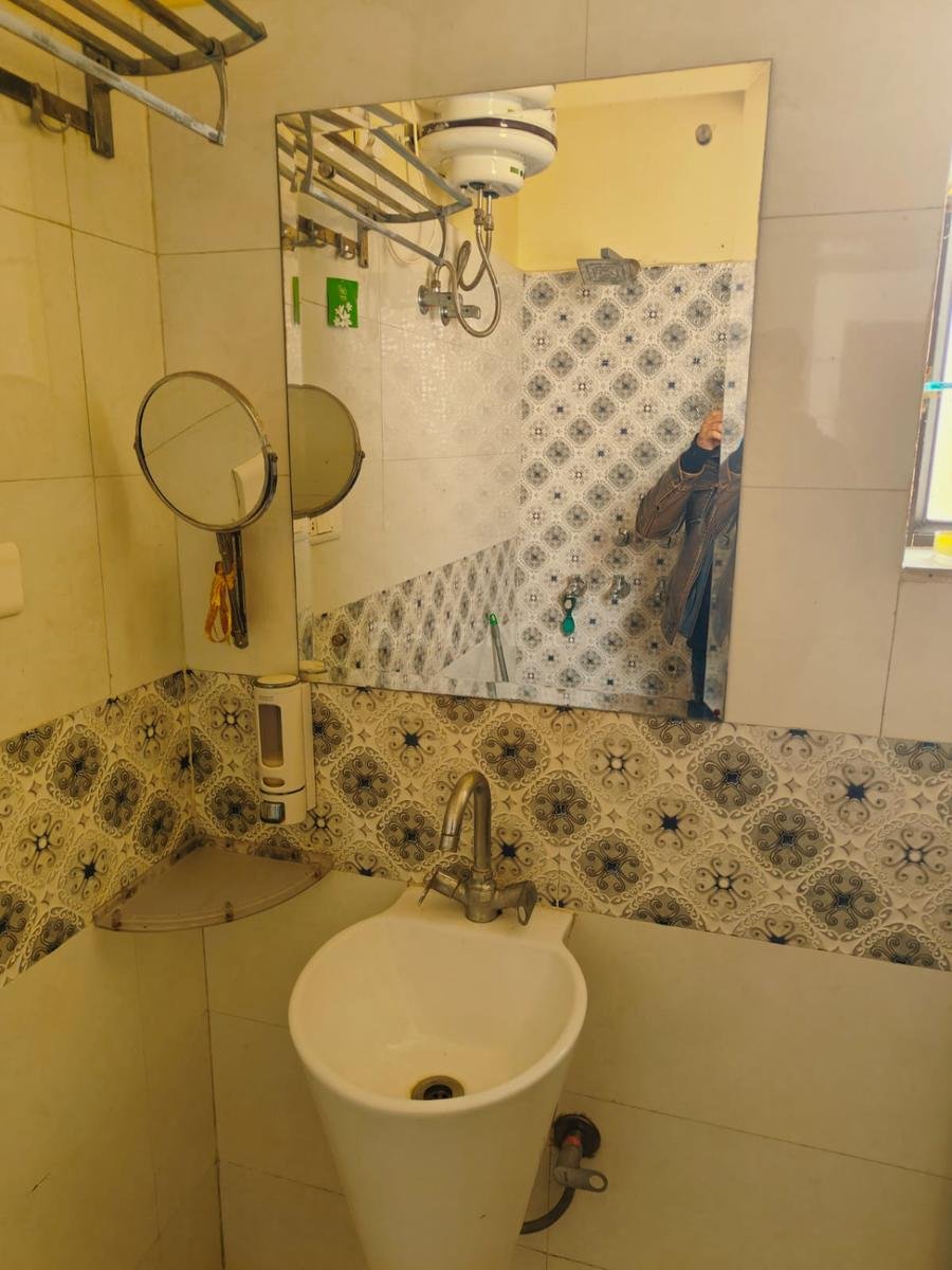 2 BHK flat for rent image 3