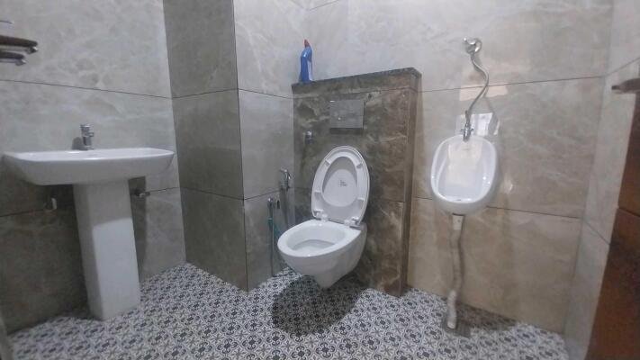 Commercial Showroom for Rent image 2