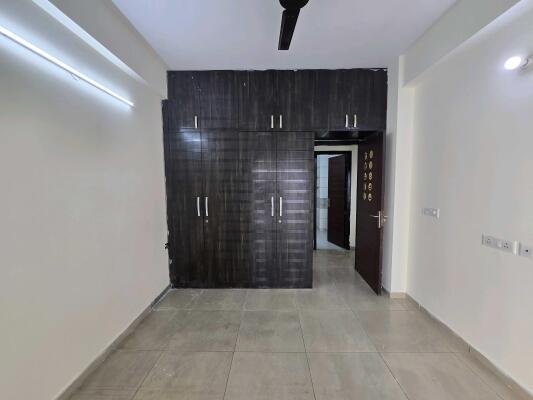 3 BHK FLAT FOR RENT image 5