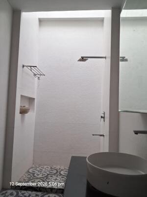 4 BHK FLAT FOR RENT image 3