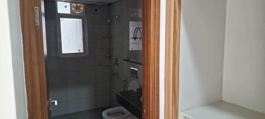 3 BHK FLAT FOR RENT image 3