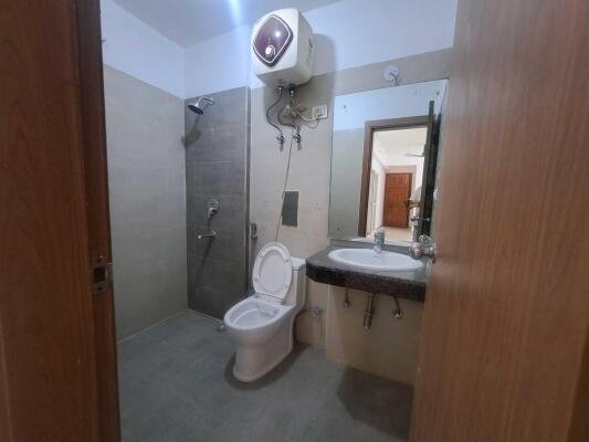 3 BHK FLAT FOR RENT image 2