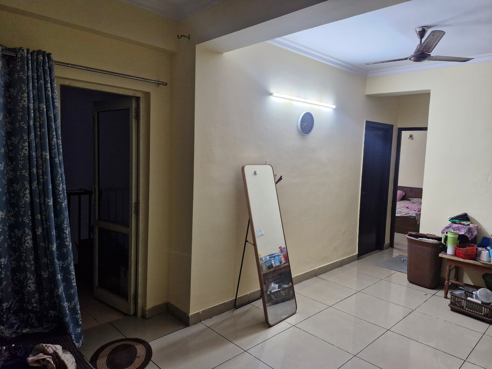 2 bhk flat for rent in panchsheel greens  image 2