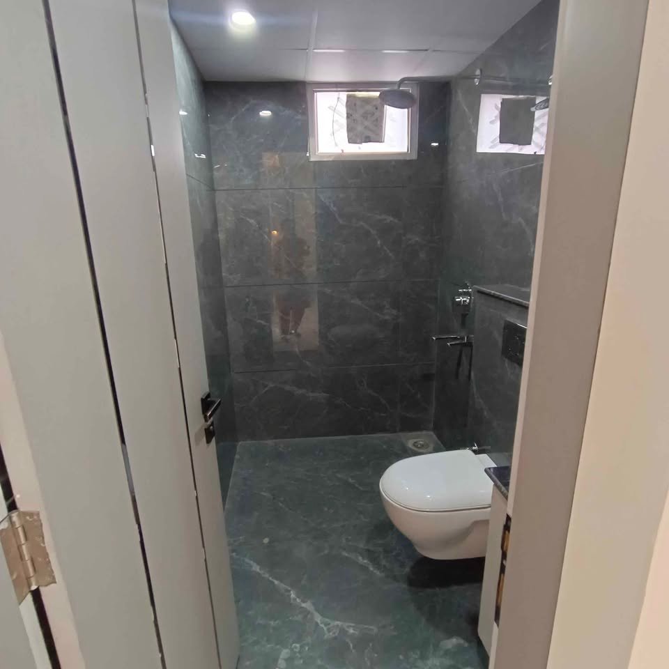 3 Beds 3 Baths - Apartment image 5