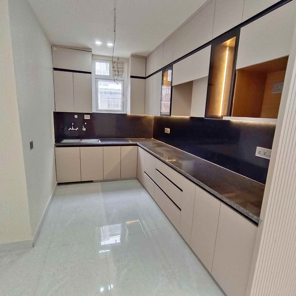 3 Beds 3 Baths - Apartment
