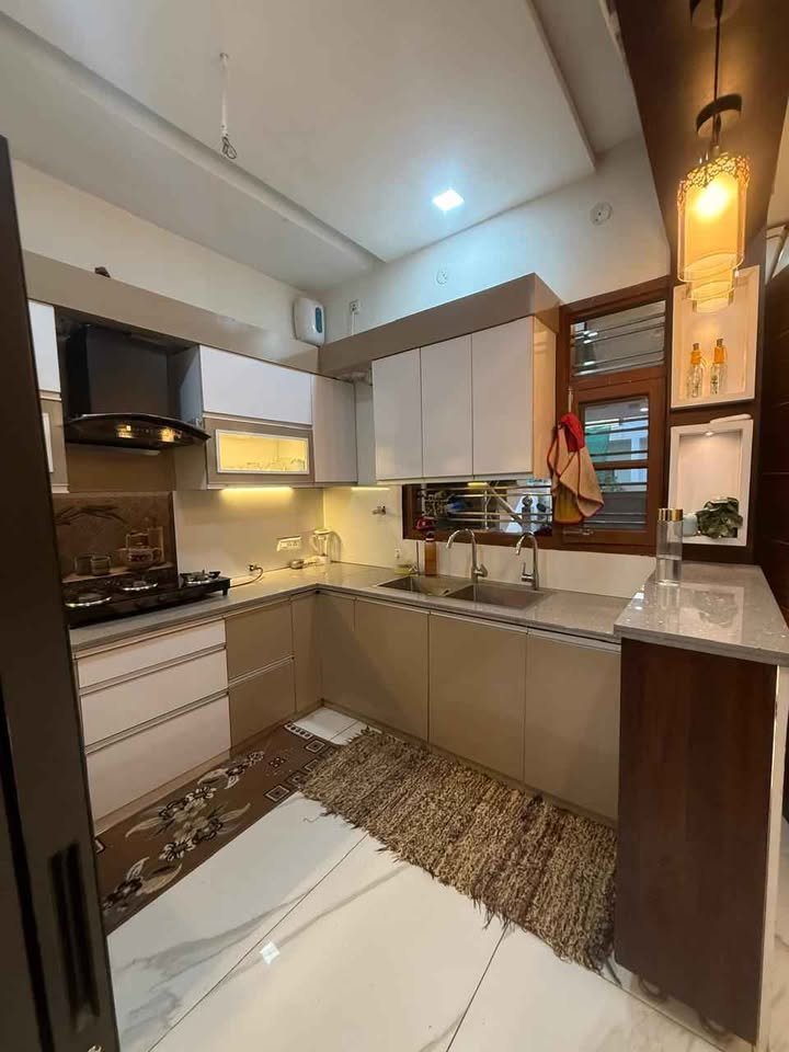 3 Beds 3 Baths - House image 4