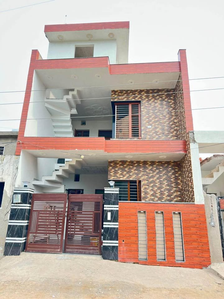 4 beds 4 bathrooms – House