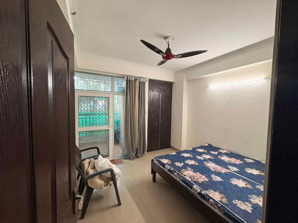 3 Beds 3 Baths - Apartment image 2