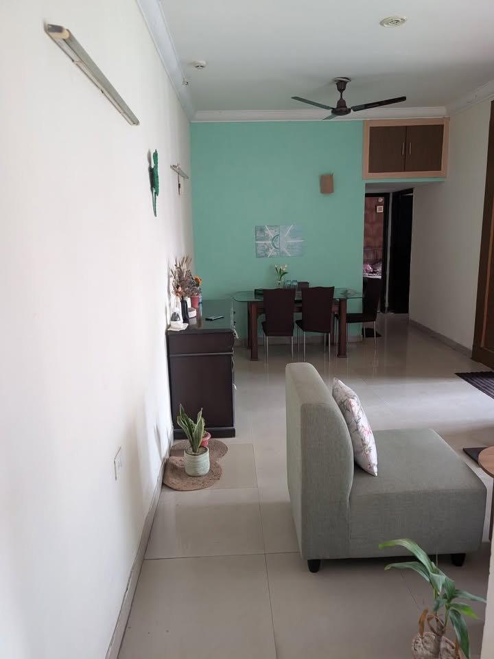3 beds 2 baths Flat image 4