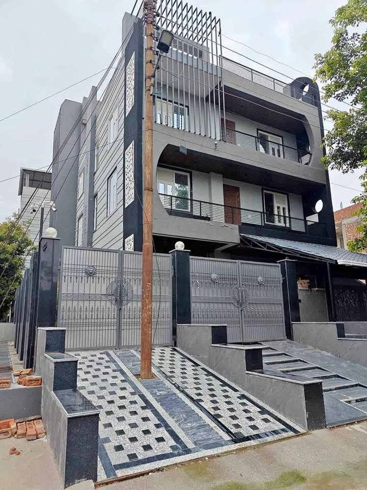 22 Beds 22 Baths - House