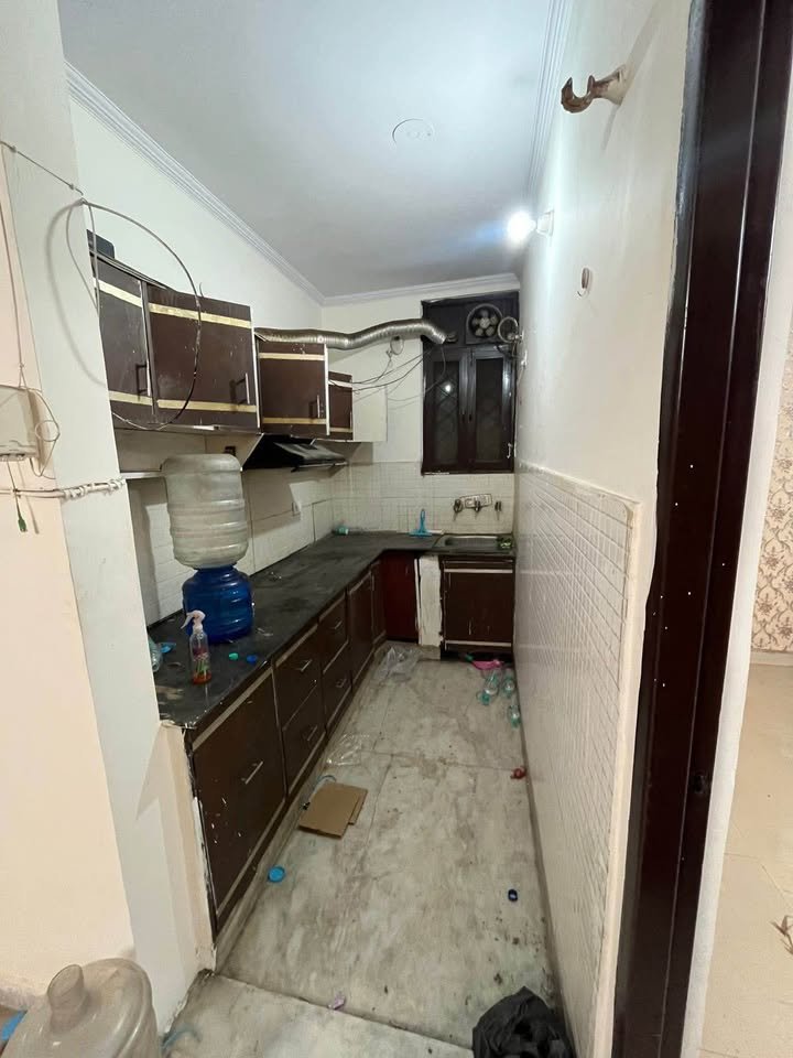 2 bhk semi furnished flat for rent in indirapuram image 2
