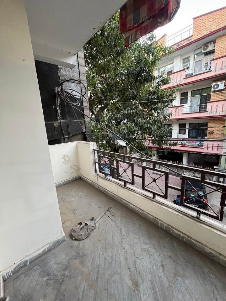 2 bhk semi furnished flat for rent in indirapuram image 3