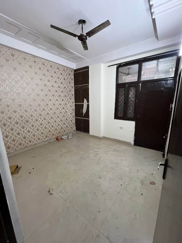 2 bhk semi furnished flat for rent in indirapuram image 5