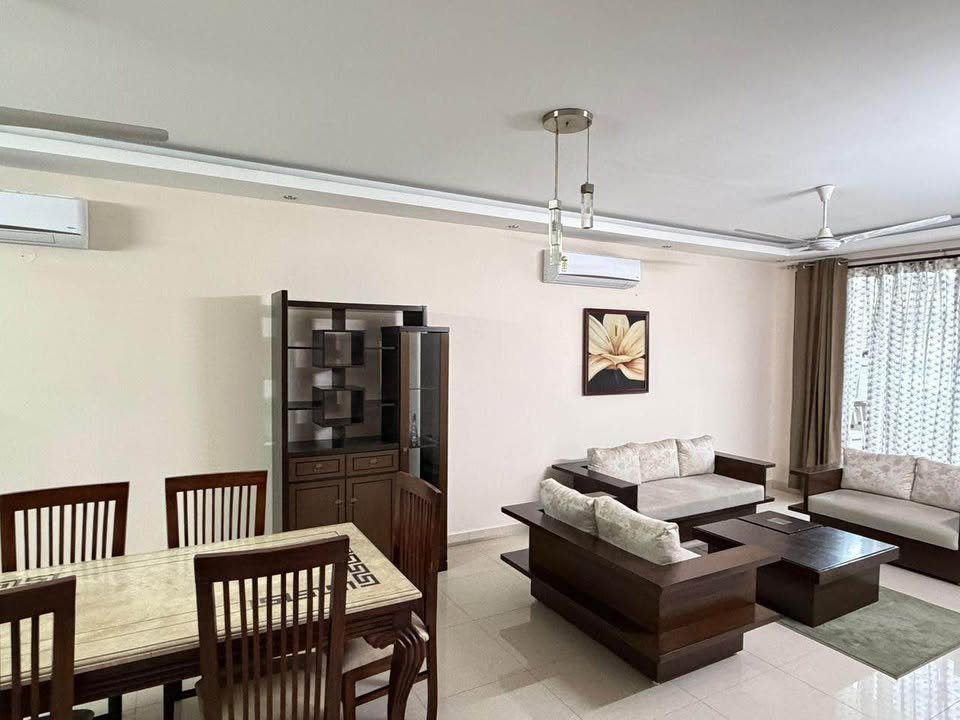 3 Beds 3 Baths - House