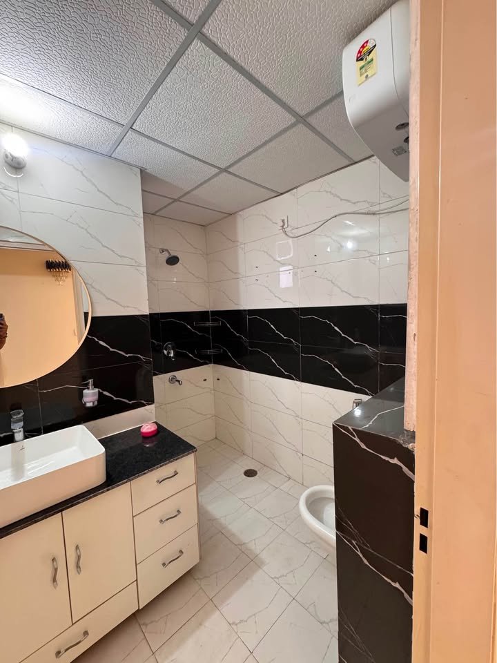3 beds 3 bathrooms – Flat image 2