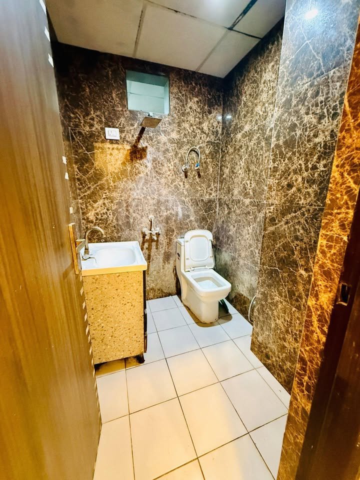 2 BHK fully furnished flat image 4