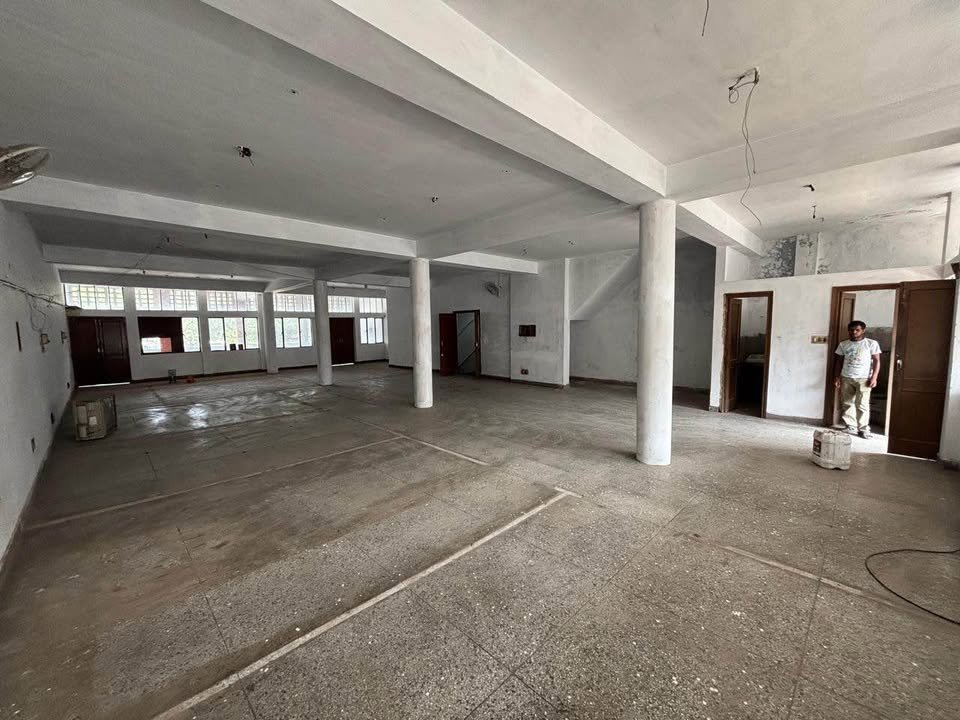 Showroom For Sale image 4