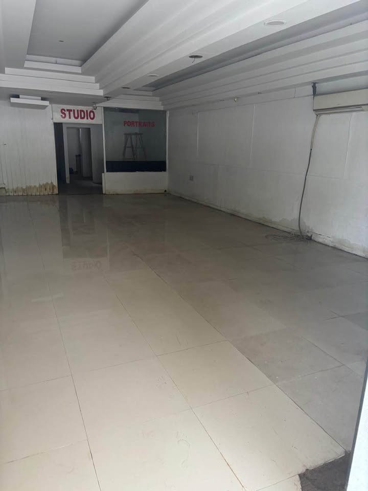 Showroom For Sale image 3
