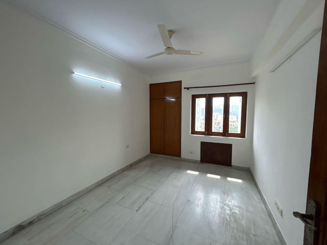 3 BHK Flat for Rent image 2