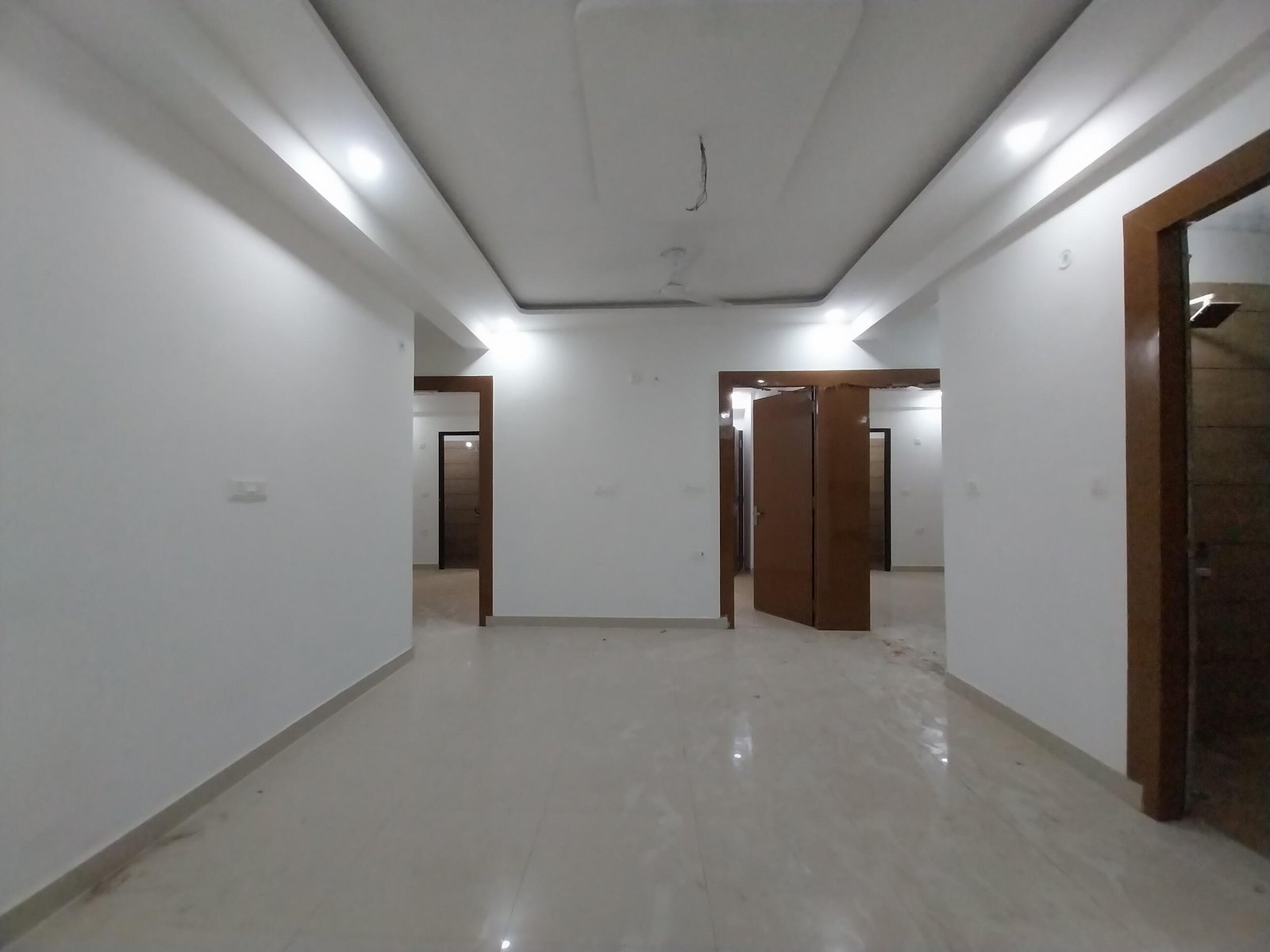 4 BHK Flat For Rent image 4