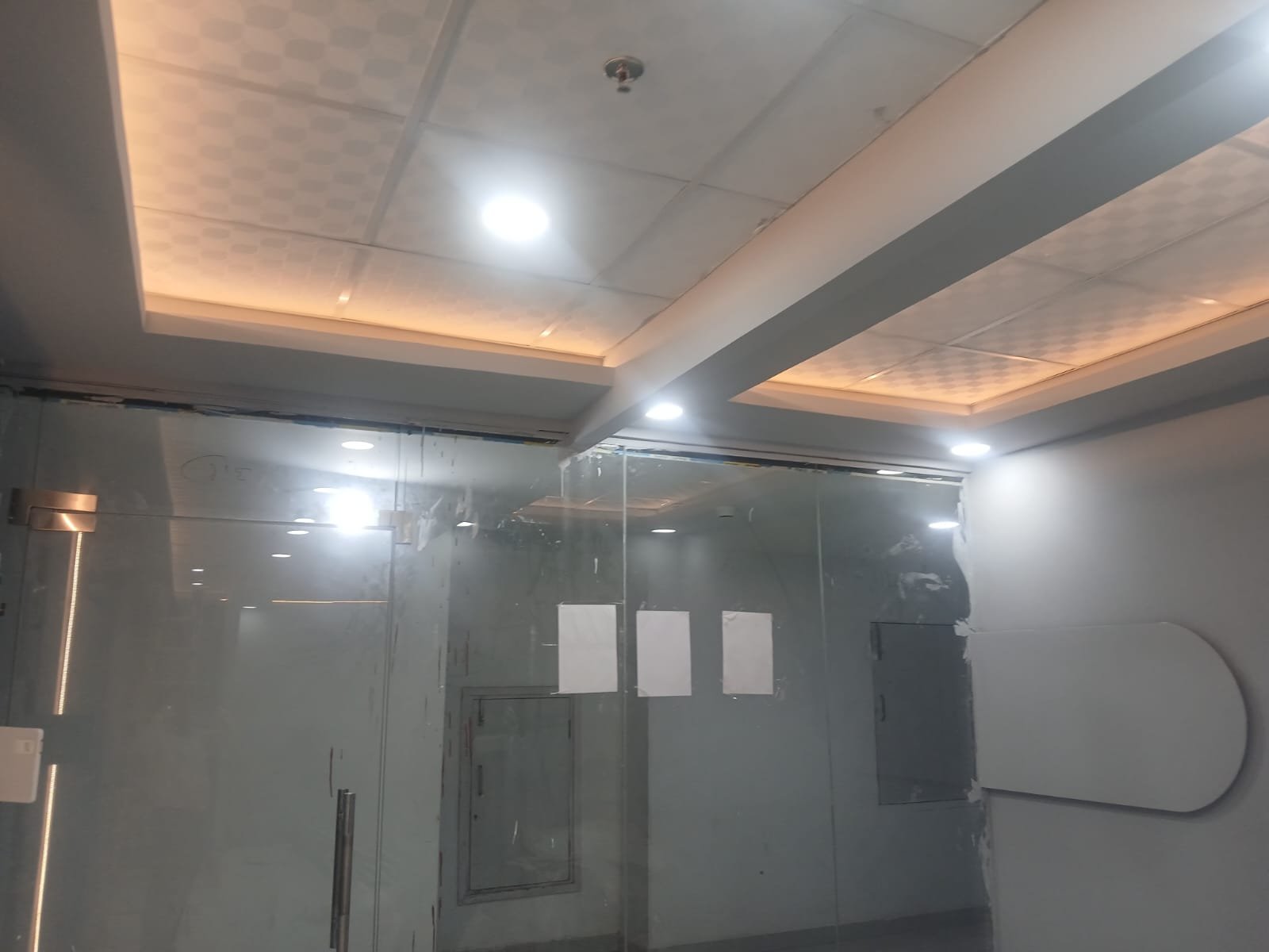 Office available for rent image 4