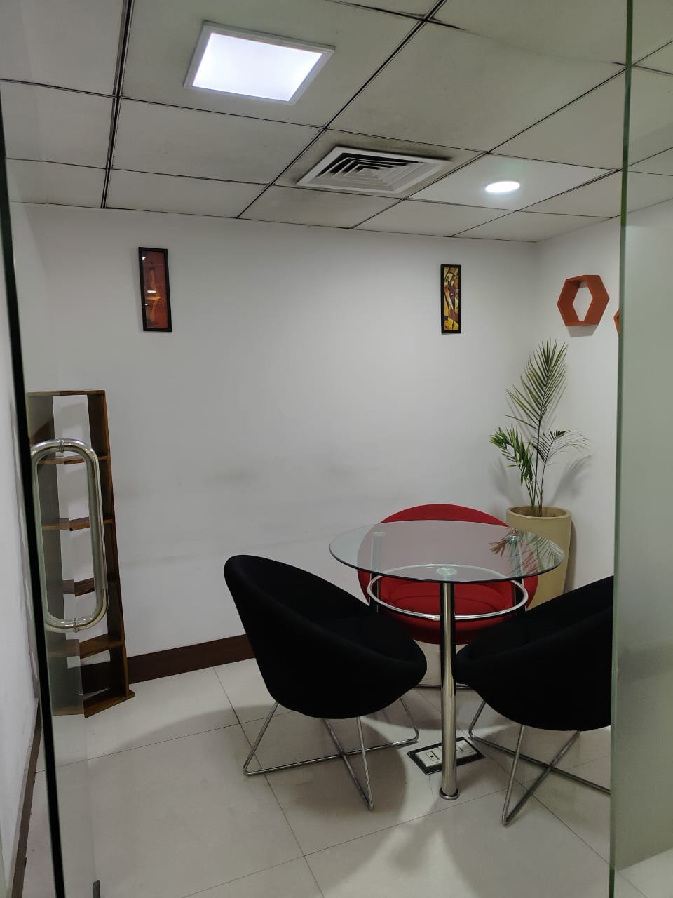3500sqft office space for rent image 3